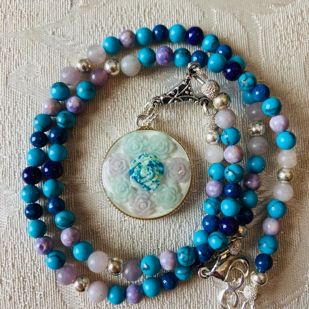 Hand Crafted Elegant Beaded Necklace with Pendant 18 Inches